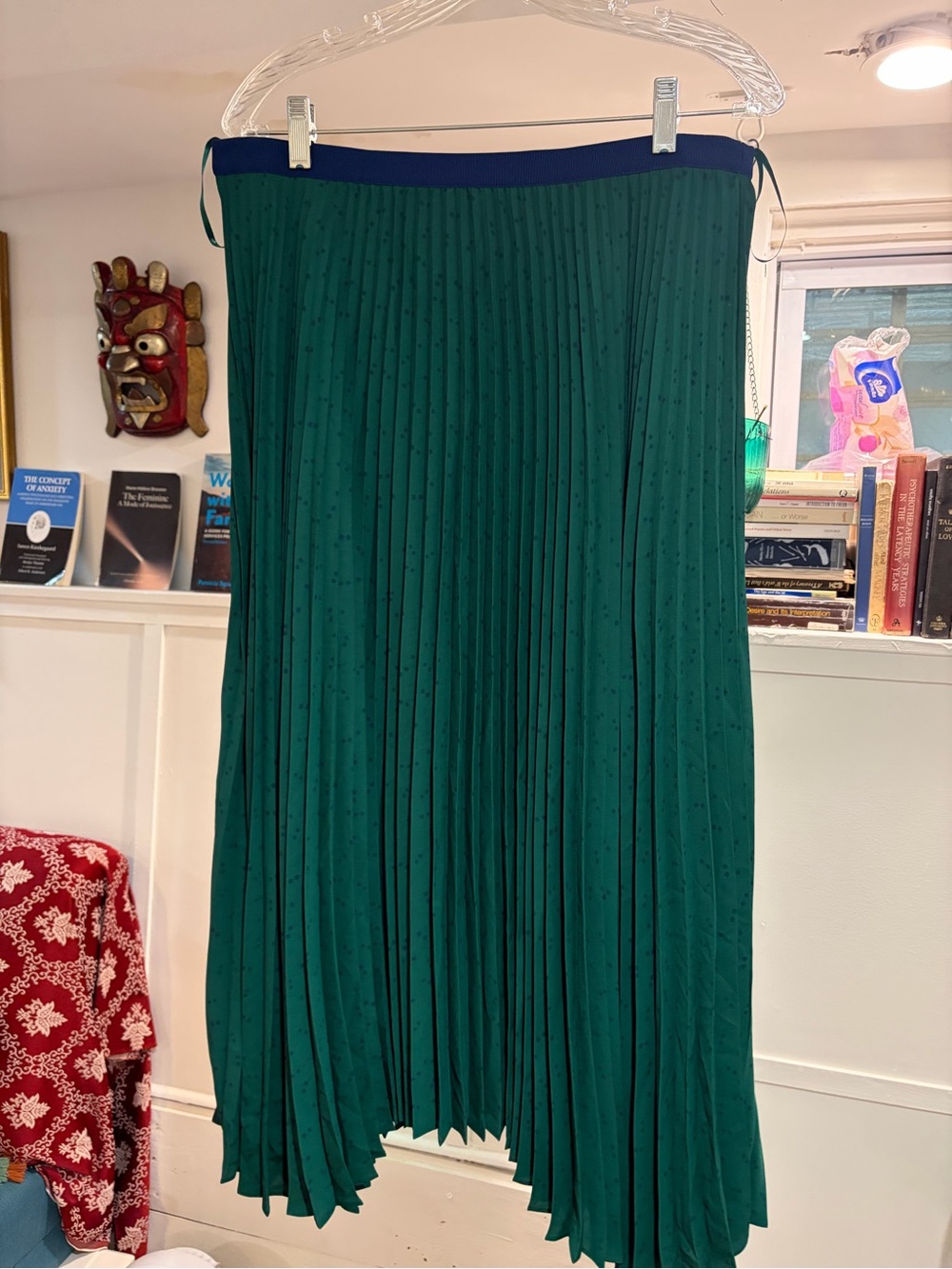 Uniqlo Pleated Forest Green Midi Skirt with Navy Waistband